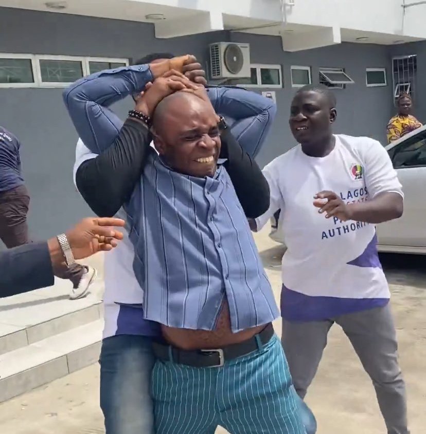 Bad boys let's connect if you haven't slept.
I dey active.