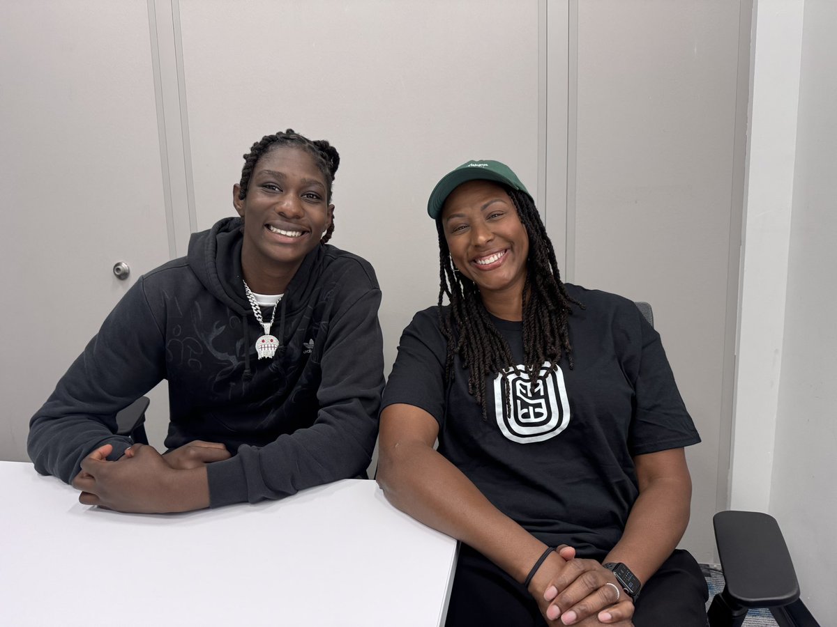 Chamique Holdsclaw (@chold1) on Twitter photo Hanging with my captain <a href="/EdwardsOliviyah/">Oliviyah “Big Oh” Edwards</a> and Toby 🤣🏀. Big O coming thru with the drip. Let’s go #venomtears #OvertimeSelect #HooperLife Hanging with my captain <a href="/EdwardsOliviyah/">Oliviyah “Big Oh” Edwards</a> and Toby 🤣🏀. Big O coming thru with the drip. Let’s go #venomtears #OvertimeSelect #HooperLife