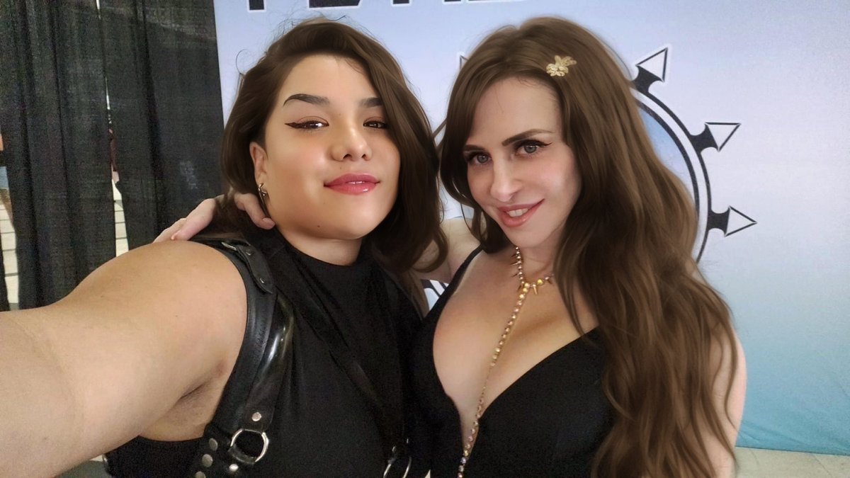 At FetishCon 2025 with <a href="/MistressRogueFL/">Goddess Rogue ♀️ 112k on TikTok</a> !  💋