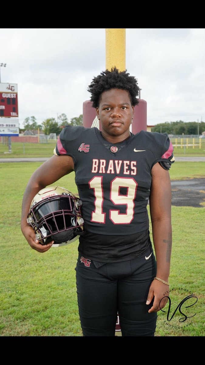 New school, new number, new knee… same problem for whoever lines up in front of me 😈🏈 Season start in 5 days, pray for ‘em 😂 #JuniorSeason #Big19 <a href="/LakeGibsonFB/">LAKE GIBSON BRAVES FOOTBALL</a>