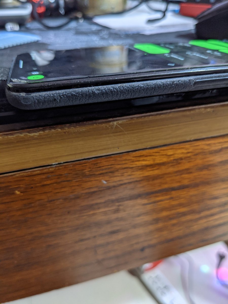 RandomlyRayRay's tweet image. Hey @madebygoogle, my Pixel 5 display is lifting off from the right side. I tried reaching support, but the links you provided don’t work. There are no Pixel support centers here, so I can’t take it anywhere for repair. Can you help me get this fixed? #Pixel5 #GooglePixel