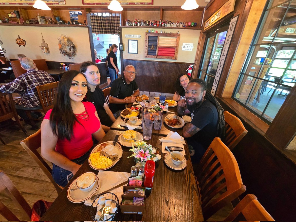 DawnWhiteNews's tweet image. It was a blessing having my son visit Texas this week. We built great mom-son memories and spent time at the Perot Museum of Nature and Science, Cidercade, dinners out, and lots of quality time with the fur brothers!

#momsongoals #myson #mysonmyworld #familytime #family