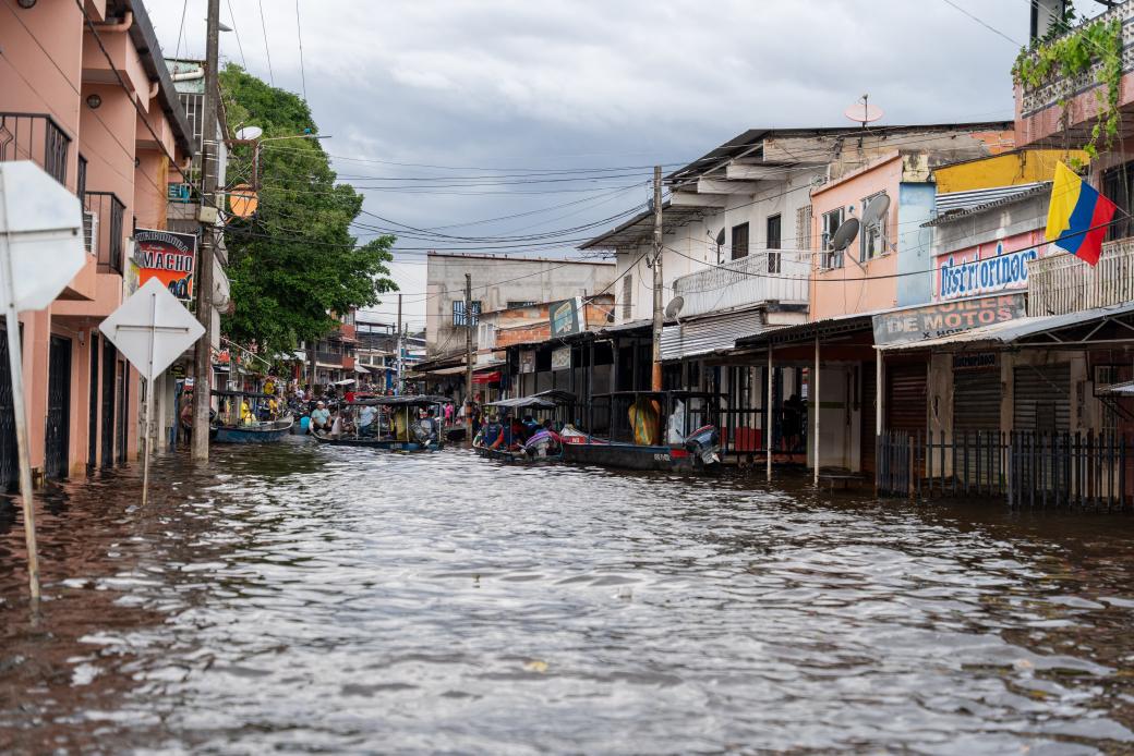 ¡Hoy, el director de la <a href="/UNGRD/">UNGRD🇨🇴</a>, <a href="/CarlosCarrilloA/">Carlos Carrillo</a>, recorrió en lancha 🚤 los barrios inundados de Puerto Carreño!

Junto a su equipo técnico, verificó el estado actual de las infraestructuras afectadas por las recientes inundaciones y evaluó los niveles de agua en cada zona.

Con