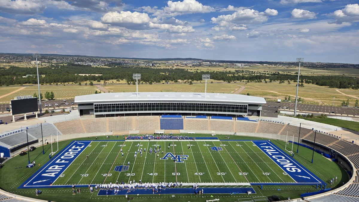 AF_Falcon_Geek's tweet image. Best seat in the house for a scrimmage