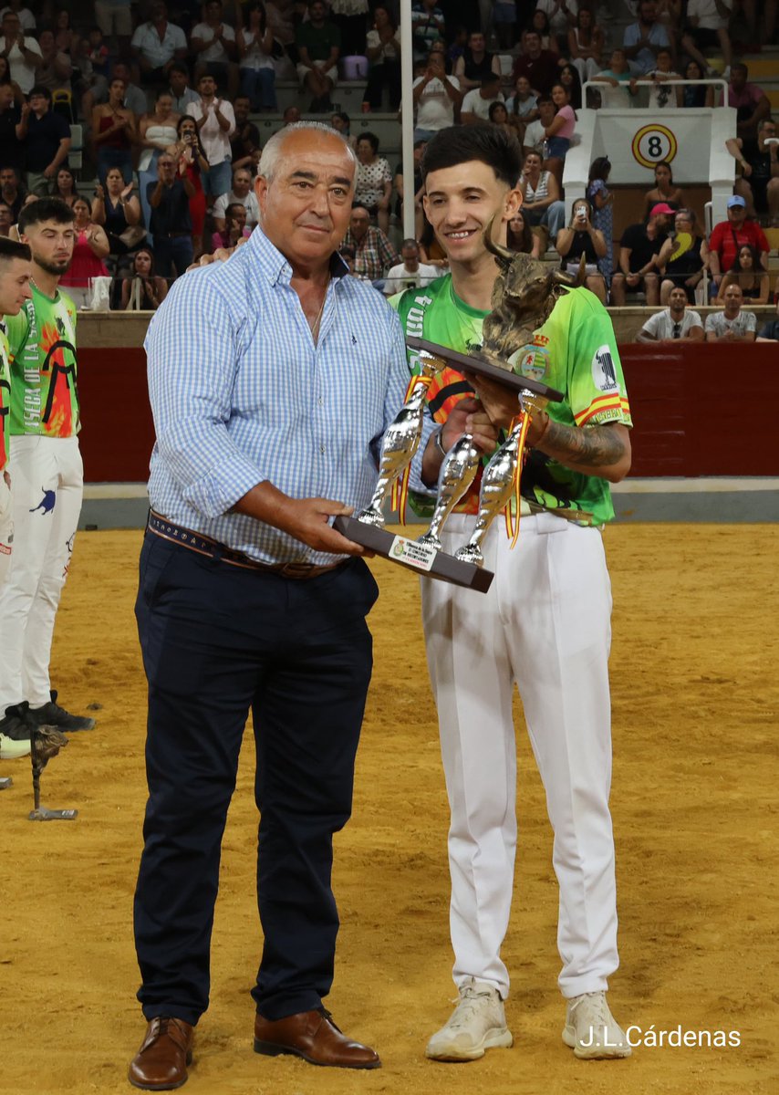 Galería del XI Concurso de recortes celebrado hoy en Villaseca de la sagra en nuestro perfil de Instagram instagram.com/p/DNHJyxZClEI/…, un año más se ha colgado el cartel de no hay billetes y gente fuera sin poder entrar, gracias por la confianza una vez más. Fotos Jose Luis Cárdenas