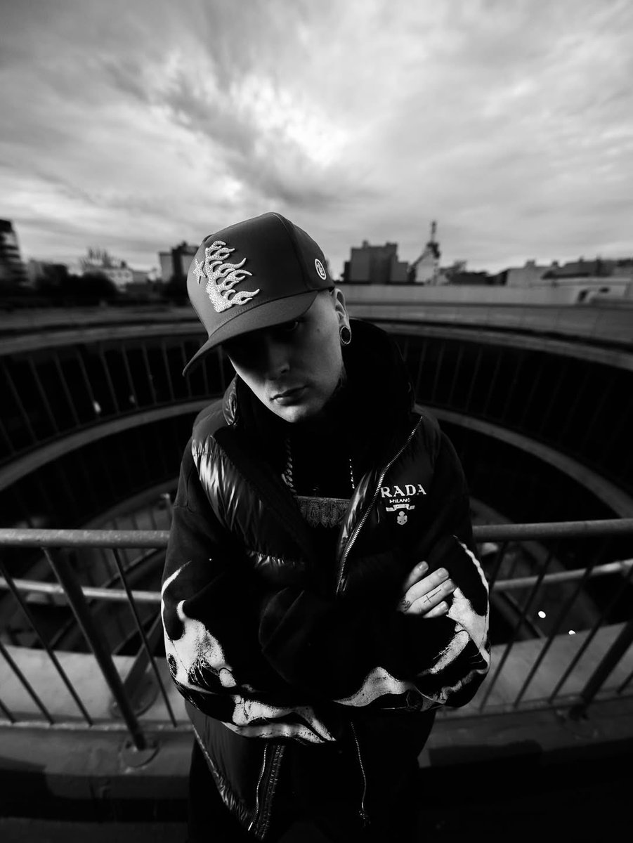 📸 | LIT killah para “No se me Olvida”. 🖤