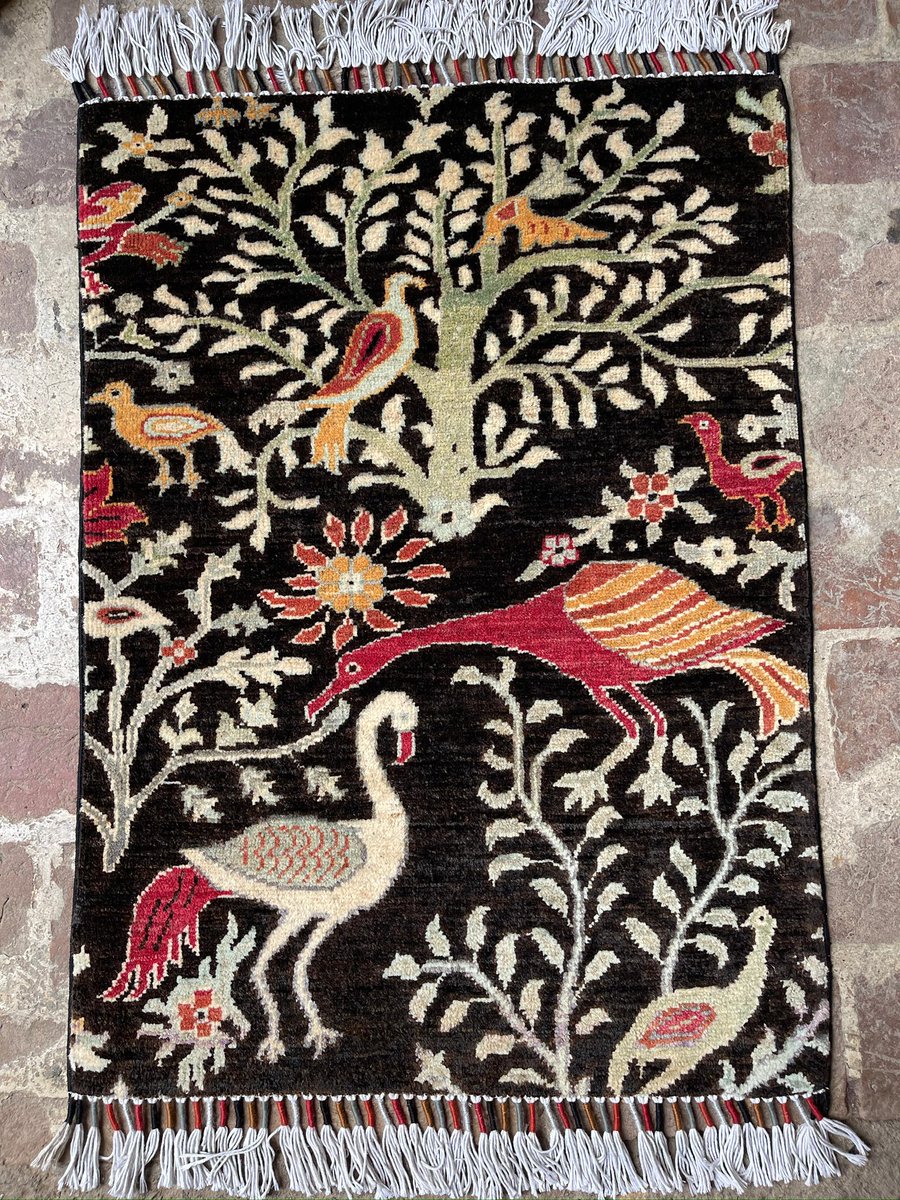 ServisCheetah's tweet image. 175$ shipped.

Sale will be ongoing till All the rugs are posted at discounted price. 
Hand knotted shikargah Rug.
Size: 3x2 feet.
Wool on cotton.
