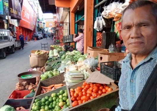 📊 DEFCO reporta moderada estabilidad en precios de la canasta básica en Comayagüela. Algunos productos como arveja china, remolacha y frijol rosado registran aumentos, mientras otros mantienen precios estables. #Economía #PreciosAlimentos #Honduras
elreporterohnradio.net/noticia/180451…
