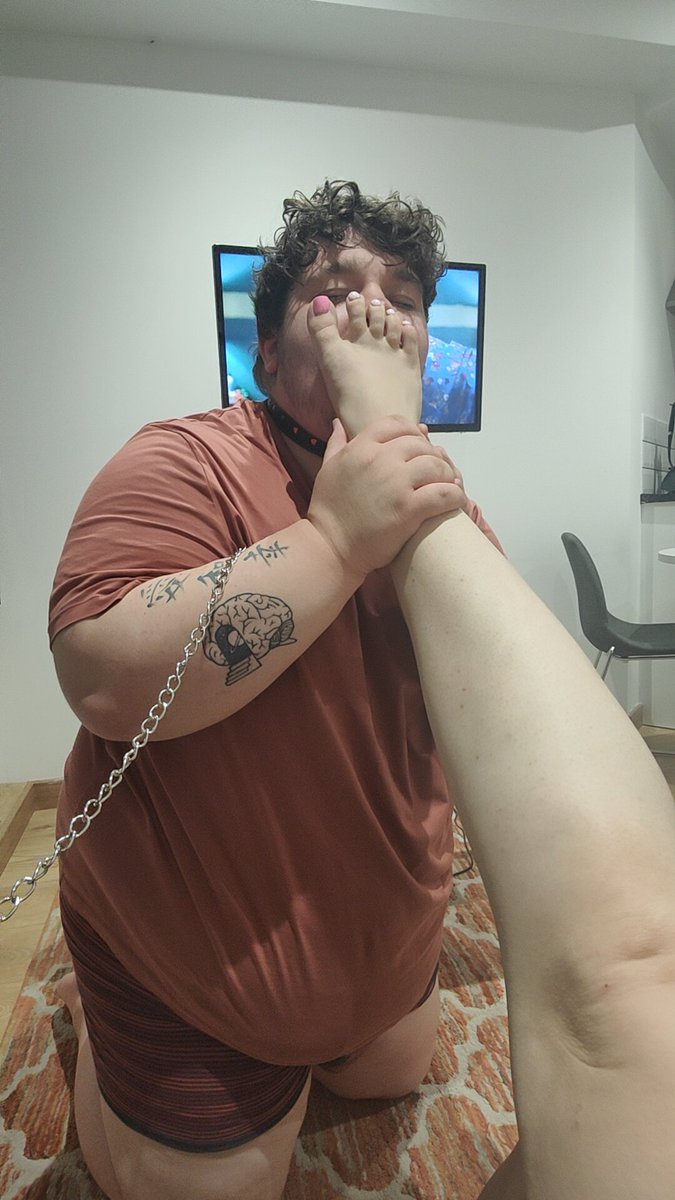 GoddessRheaT's tweet image. Absolutely disgusting! 😏 
#footfetısh #dirtyfeet