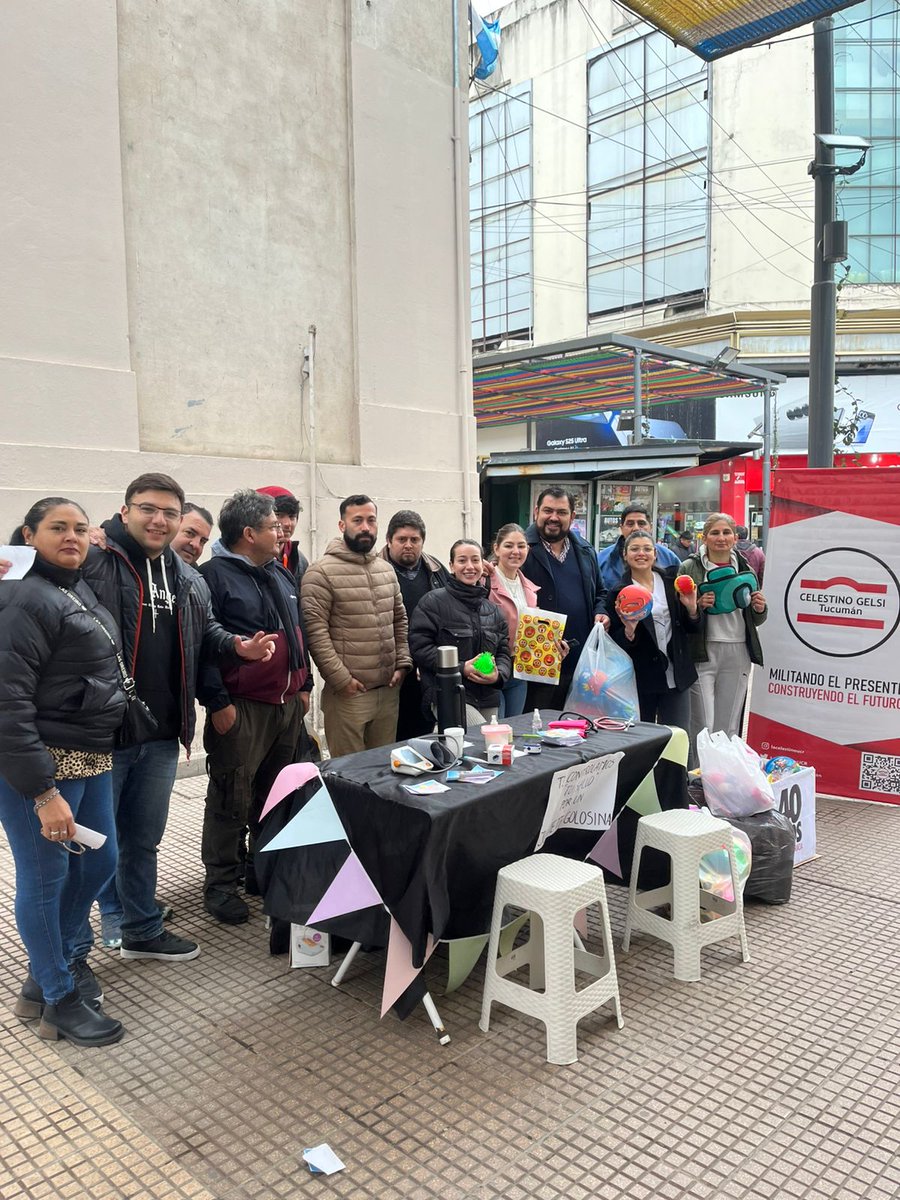 En la peatonal Muñecas, vivimos una jornada llena de solidaridad y compromiso. Junto a la Juventud Radical Celestino Gelsi organizamos una colecta solidaria para el próximo Día del Niño. +
