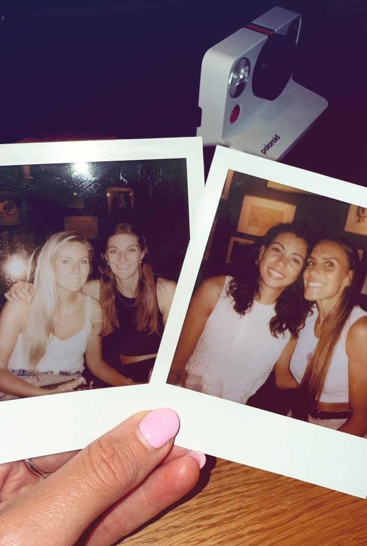 Anne e Carol com a Laura e a Sara 🧡