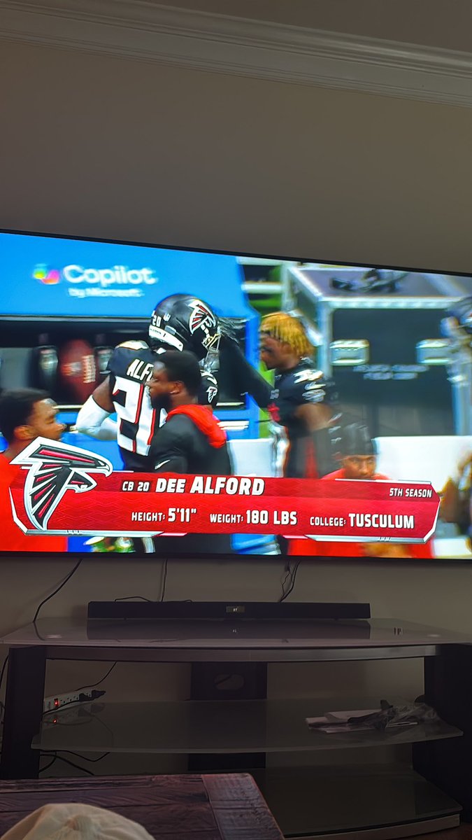 Dirty birds are winning the Super Bowl #sydneysweeneygoodjeans