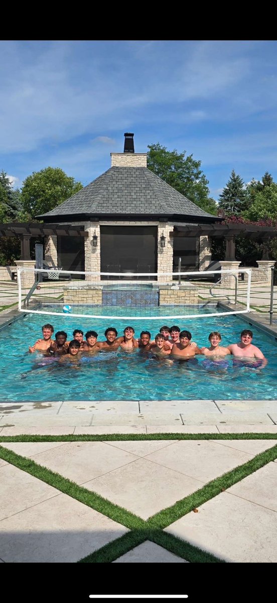 jacob_popowski's tweet image. LOE: The Football season coming up in just a couple weeks!!!!! Had a great team bonding session with the guys @robertpomazak @SCNFBOFFICIAL