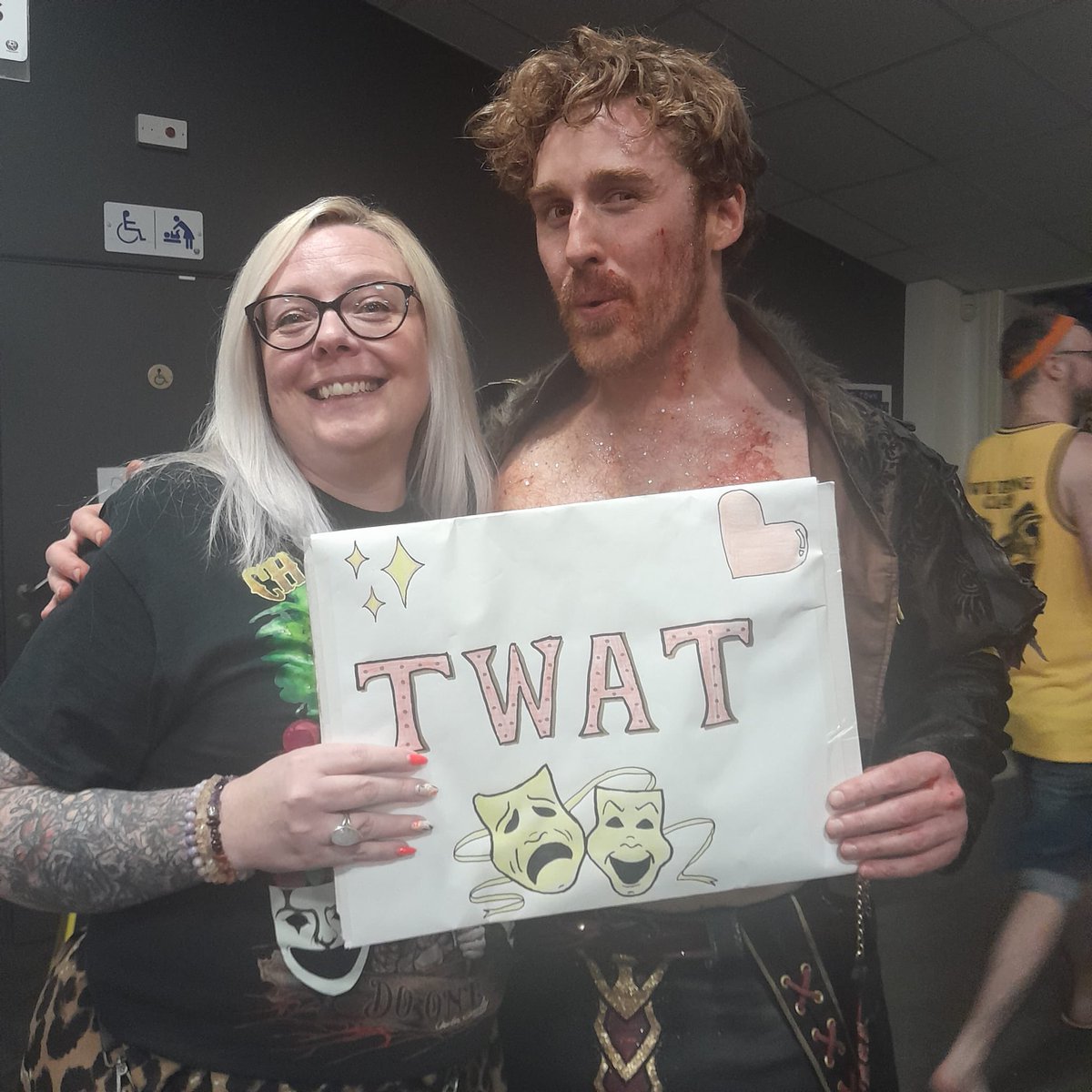 ZoeMumto2's tweet image. Even with no voice, and the utter weirdness but fabulousness that was @WetCakePro, this was the best part of the evening! ❤️ the Spectacular Twat @CrowleyCarnival (and note I was the only one wearing the new merch!) see you in a couple of weeks!! ❤️‍🔥🥰😘