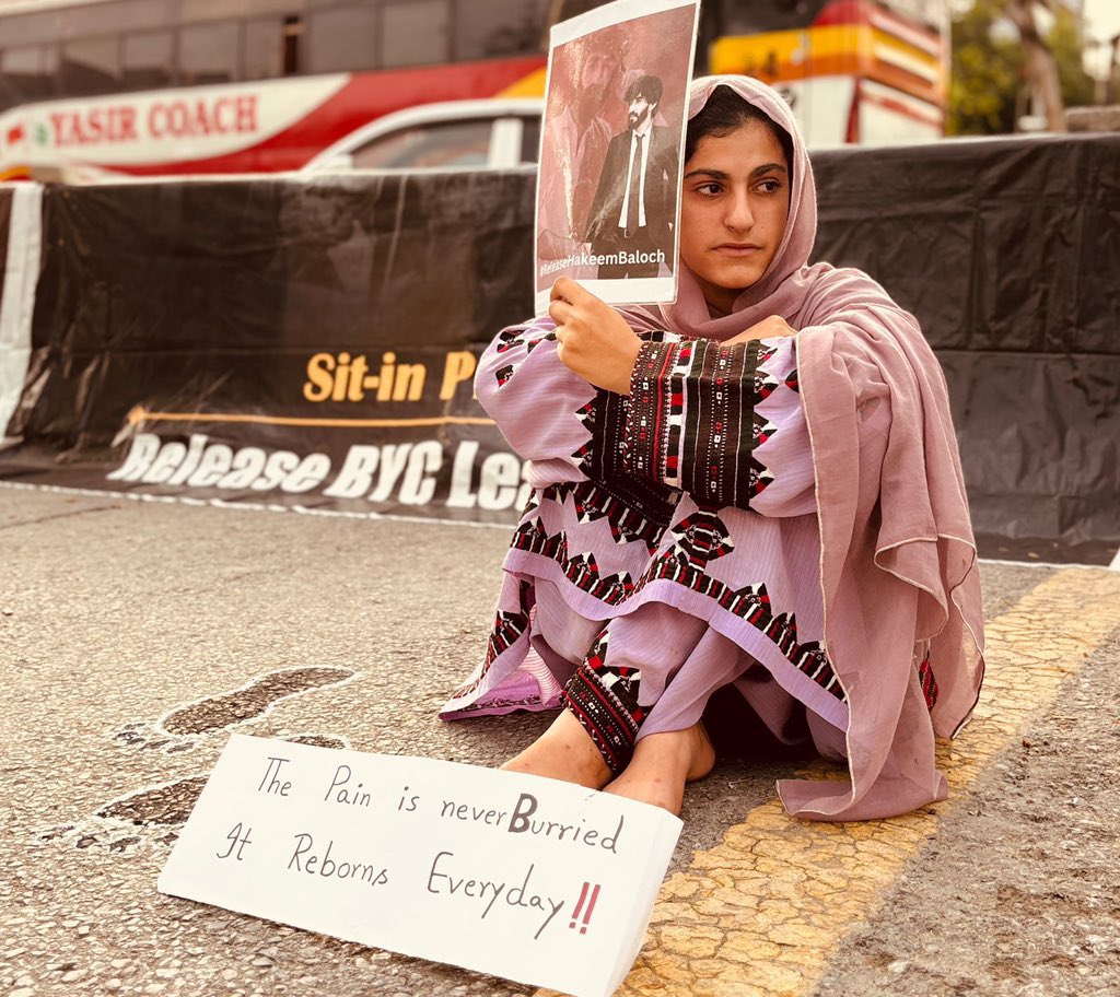 لاپتہ صرف بھائی نہیں، بہن کی مسکراہٹ بھی ہے
#ReleaseHakeemBaloch