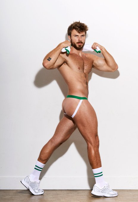 Watch Mr Bradford's leaked NSFW photo on TwXstars