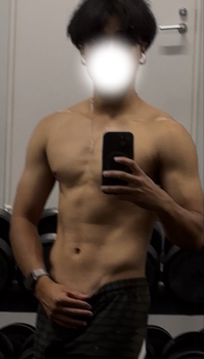着痩せするけど脱いだら時すごいよ？
ギャップでしょ朝から筋肉見てムラムラしなさい？

てことで皆さんおはようございます😇😇
 #裏アカ男子  #筋トレ  #細マッチョ