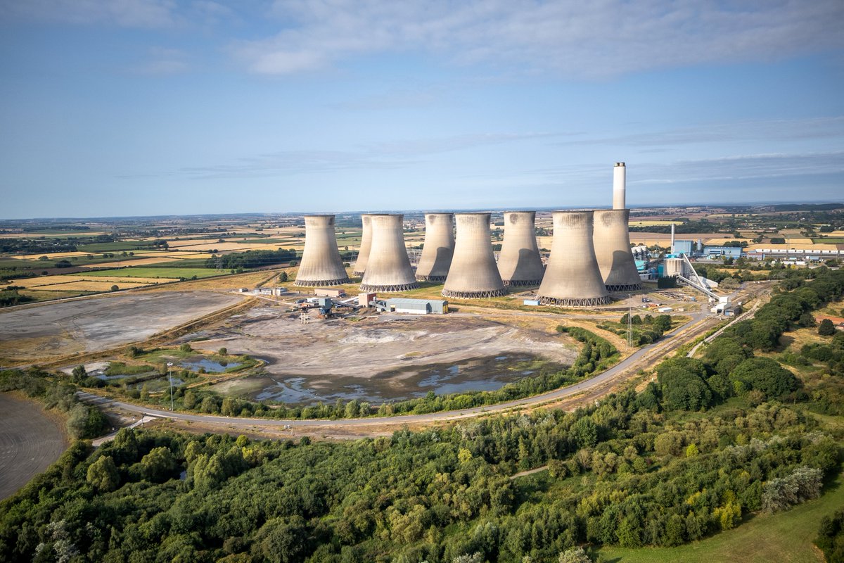 Rail_Photter's tweet image. On Thursday 14th August at 11am, the eight cooling towers of Cottam Power Station will be demolished, marking the final chapter in the life of a landmark that has defined the Nottinghamshire skyline since 1968.