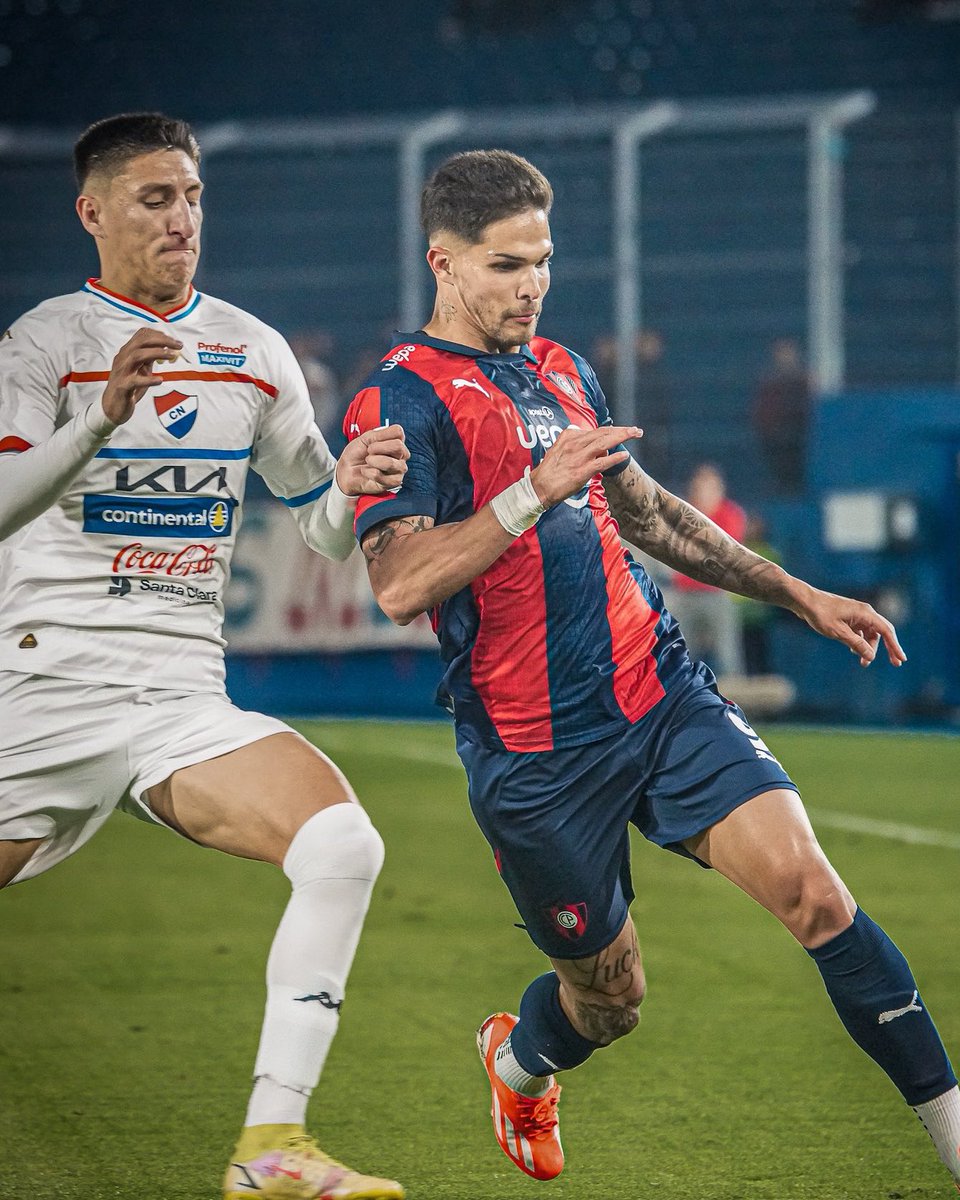 Empate en Barrio Obrero

#Nacional y #Cerro Porteño igualaron 0-0 en un partido con pocas ocasiones claras.

La más peligrosa llegó en el último minuto, cuando Arrúa estuvo cerca de darle la victoria a la Academia, pero Alexis Martín Arias, una vez más, se vistió de figura.