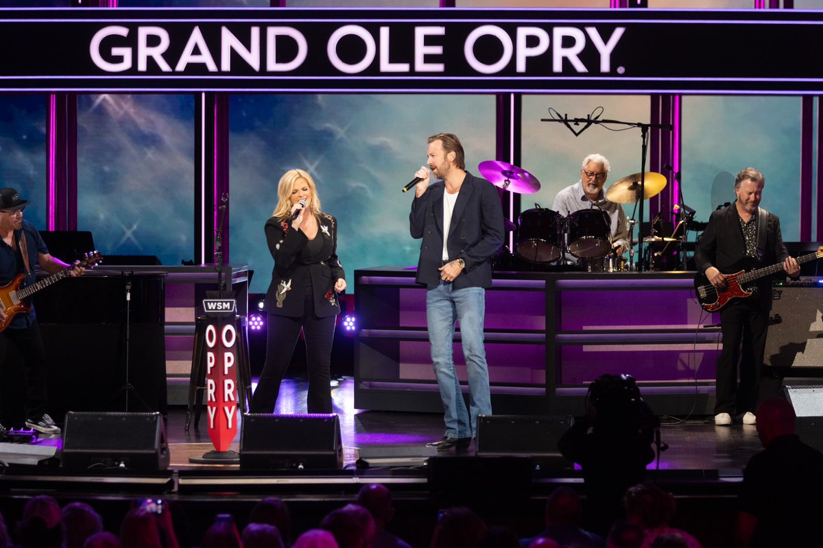 Trisha Yearwood tweet media