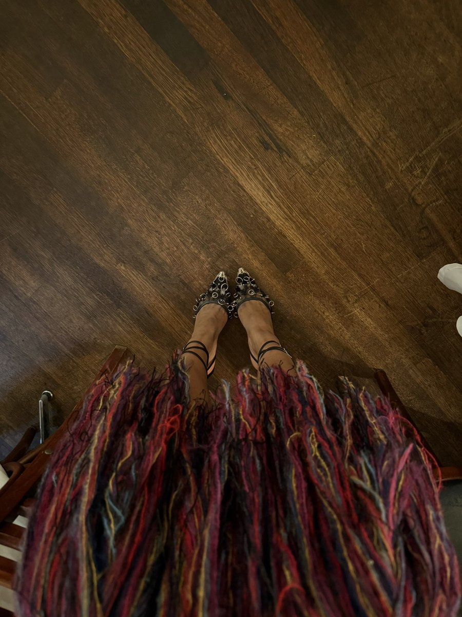 NaesCloset's tweet image. In Copenhagen bringing color in many ways than one! 🤭 Fashion week been so fun.