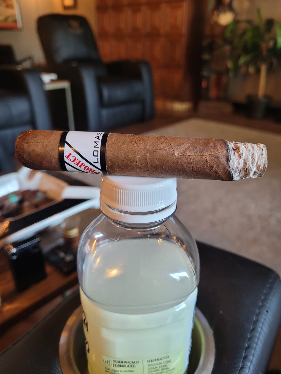 Bryan (@funkysmack) on Twitter photo Enjoying this event-only Project Lomas (the name for now) from <a href="/aladinocigars/">Aladinocigars</a>
๐๐จ๐จ๐จ Enjoying this event-only Project Lomas (the name for now) from <a href="/aladinocigars/">Aladinocigars</a>
๐๐จ๐จ๐จ