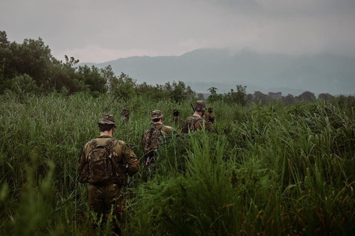 EighthArmyKorea's tweet image. For the 1st time, Soldiers from the New Zealand Def. Force joined 1st Stryker Bde. Combat Team for combined situational training exercises on Korean terrain. Kiwi troops trained side-by-side to enhance readiness, sharpen skills &amp;amp; build a foundation of trust for future ops.