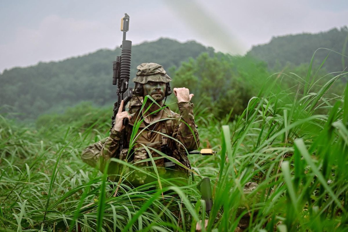 EighthArmyKorea's tweet image. For the 1st time, Soldiers from the New Zealand Def. Force joined 1st Stryker Bde. Combat Team for combined situational training exercises on Korean terrain. Kiwi troops trained side-by-side to enhance readiness, sharpen skills &amp;amp; build a foundation of trust for future ops.
