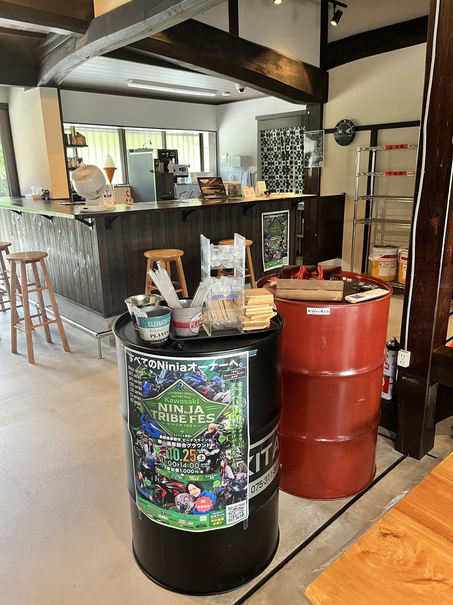 お盆休み突入だからという訳ではないのですが御老体がお出迎え🏍️✨にして隠ステッカー貼りたいけどｲﾂﾆﾅﾙﾔﾗ😆本日ティラミス限定8個🍵8/9~11、8/15~17営業します。本日も皆様ご安全に🏍️
#隠 #隠riderscafe #隠ライダーズカフェ #cafe #カフェ #古民家 #古民家cafe #古民家カフェ #ninjatribefes