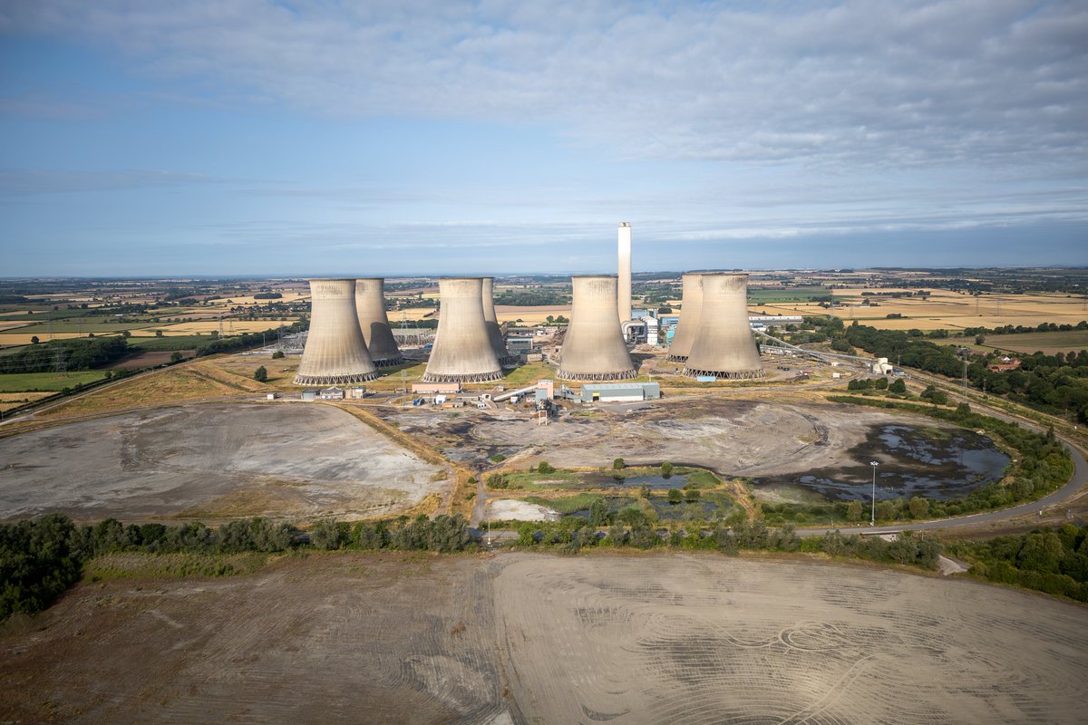 Rail_Photter's tweet image. On Thursday 14th August at 11am, the eight cooling towers of Cottam Power Station will be demolished, marking the final chapter in the life of a landmark that has defined the Nottinghamshire skyline since 1968.