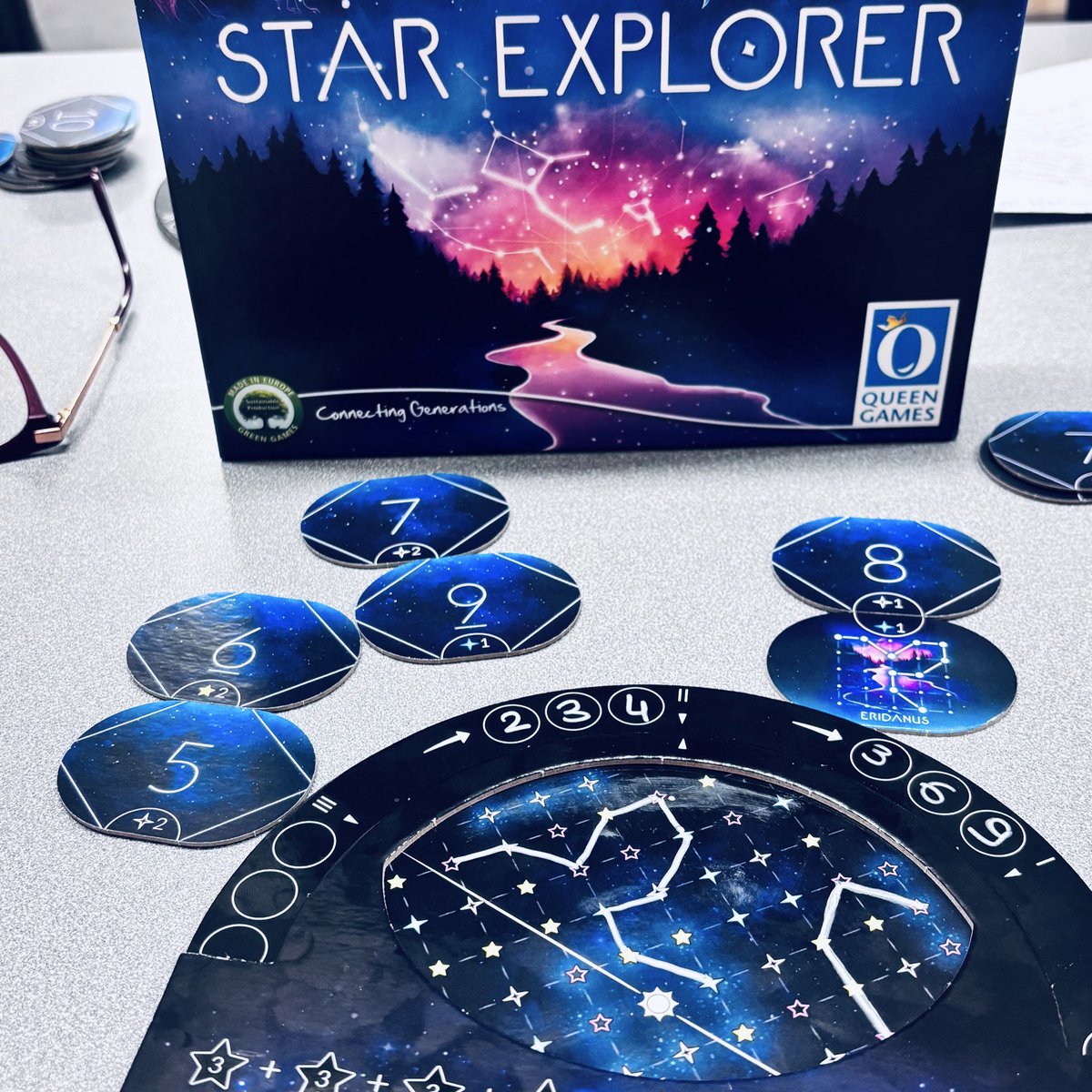Soirée jeux ce soir ! 

Avec au programme : 
💥 La bataille de Hoth par équipes 
🖋️ Phantom Ink 
🪐 Zénith par équipes aussi 
✨ Star Explorer 

Lequel vous fait le plus envie ? 

#j2s #bgg #boardgames