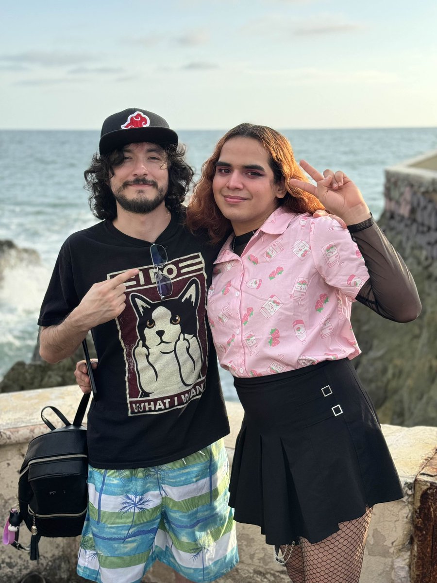 Un abrazo hasta el cielo Pau :c hace poco visité a Pau junto con amigos, comimos y nos regaló agua de Jamaica que ella hizo. Como siempre bromeó y nos dijo que era agua de calzón y nos reímos 🥹 siempre que Pau venía a los mapas de VR llegaba haciéndonos reír y se iba haciéndonos