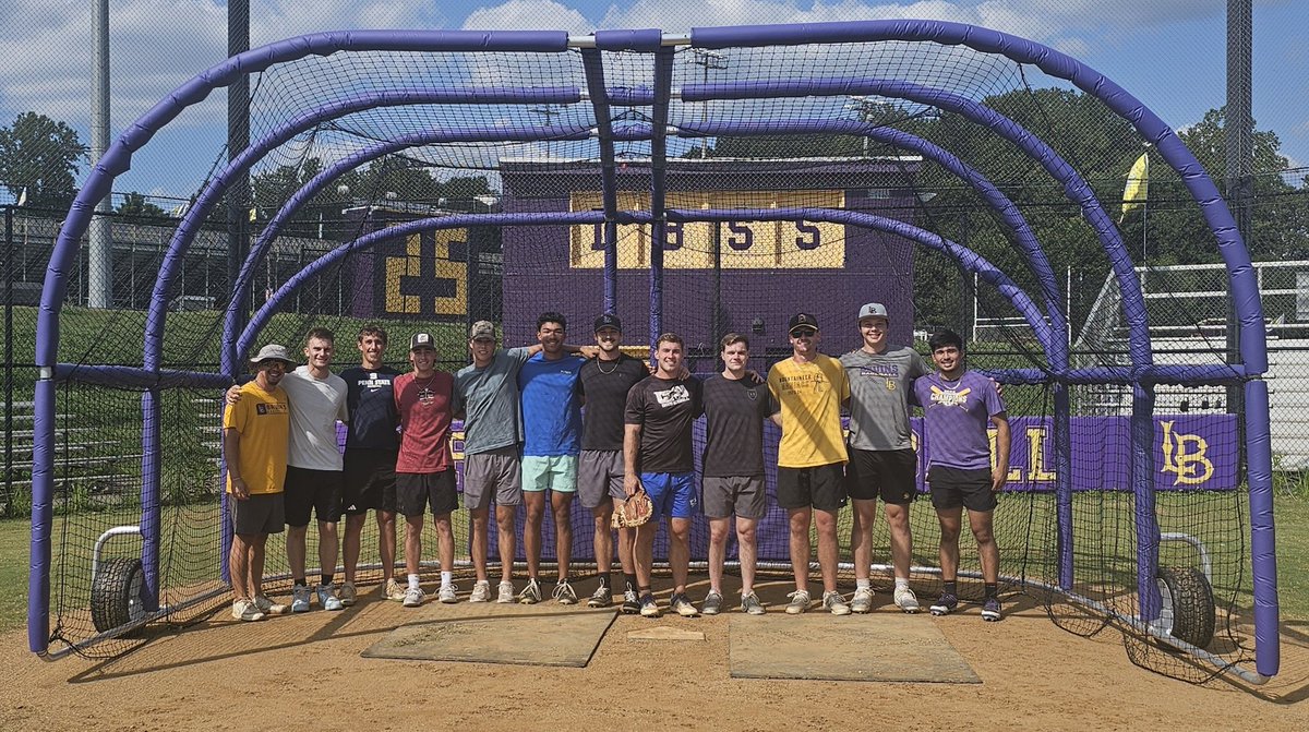 CoachTiamson's tweet photo. Called some old guys to come hit on the field for old times sake. Had at least one guy from each class from 2020-24. Love getting old teammates back together to catch up and chum it up

Thanks for coming guys! https://t.co/NmjYiqaSPz