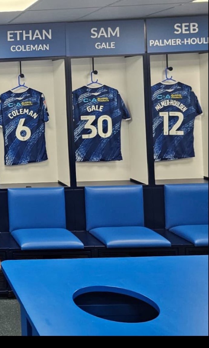 It’s fair to say our #Gills boys are getting rather spoiled! Last season it was the omelette maker and designer coffees, this season a commode in the middle of the dressing room! What will they think of next? 😉