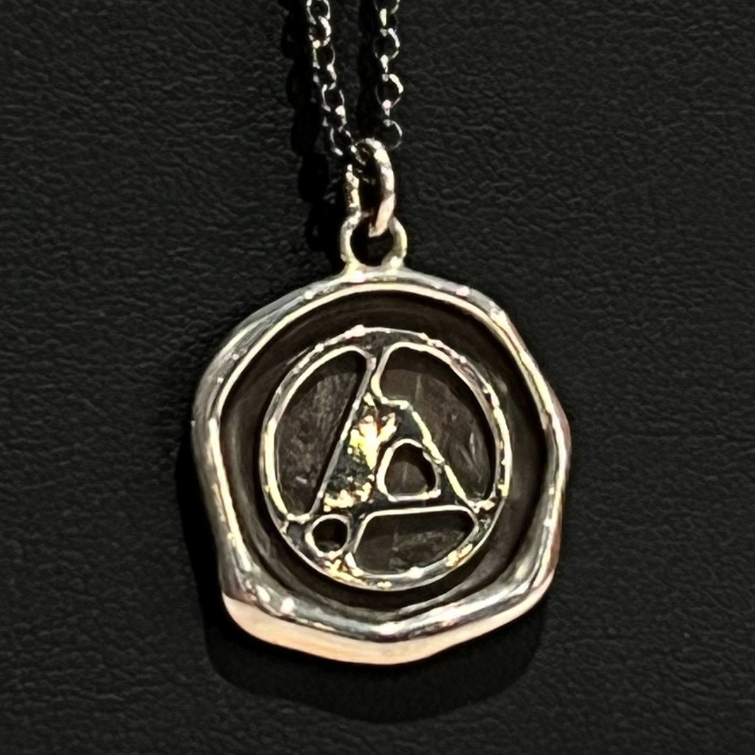 Scotiabank Arena (@scotiabankarena) on Twitter photo Sealed in style 🖤
To commemorate their Toronto return, we gifted <a href="/linkinpark/">LINKIN PARK</a> custom necklaces featuring wax seal designs by Canadian brand Plum & Posey Sealed in style 🖤
To commemorate their Toronto return, we gifted <a href="/linkinpark/">LINKIN PARK</a> custom necklaces featuring wax seal designs by Canadian brand Plum & Posey
