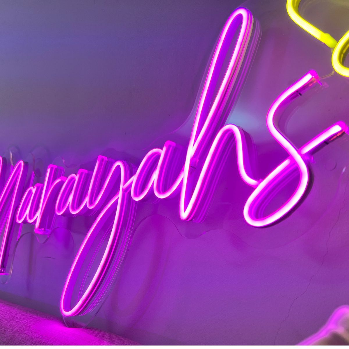 Orant_Neon's tweet image. 🤔Is this something I would choose as a gift for him/her? Do you have anything more unique or original?
#OrantNeon #GlowYourWay #LightMoodUpgrade #RoomDecor ##AestheticDecor