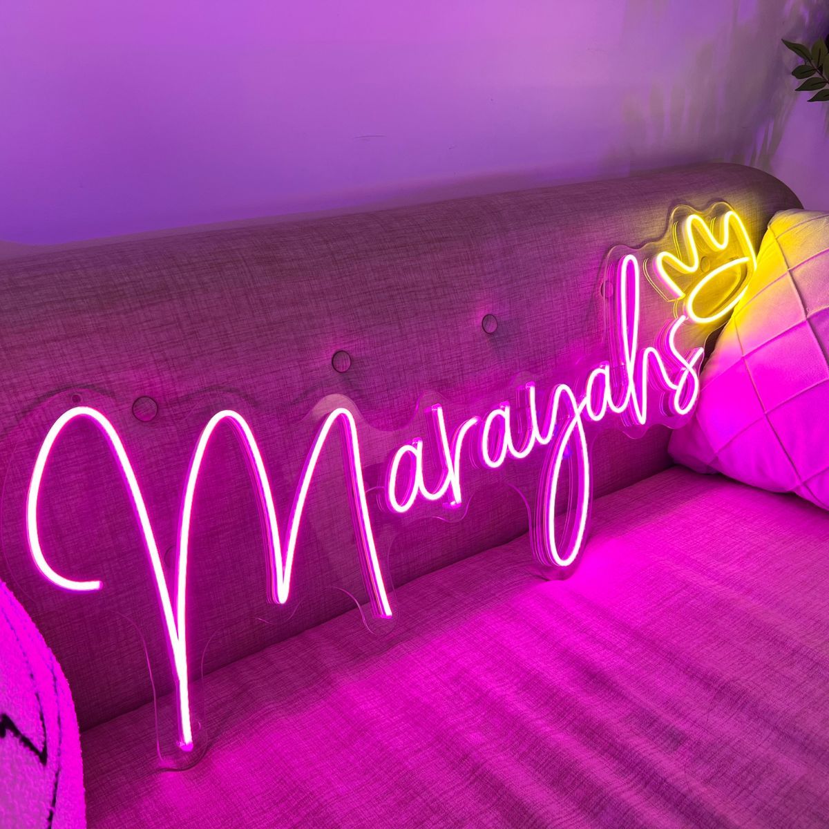 Orant_Neon's tweet image. 🤔Is this something I would choose as a gift for him/her? Do you have anything more unique or original?
#OrantNeon #GlowYourWay #LightMoodUpgrade #RoomDecor ##AestheticDecor