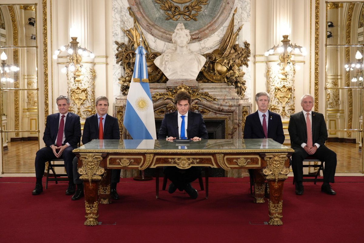 Cadena Nacional del Presidente Javier Milei, 8 de agosto de 2025.

EN VIVO: youtube.com/live/dnywtu-vX…