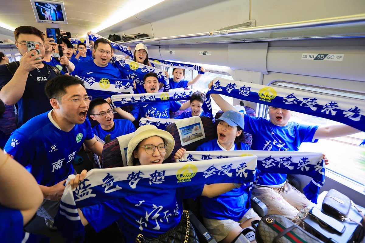 ChinaDaily's tweet image. #OpenComment The Chinese people are not only redefining the way they perceive sports but also enriching their lives through physical activity, social interactions and a shared passion for sports. bit.ly/3UNW4Em