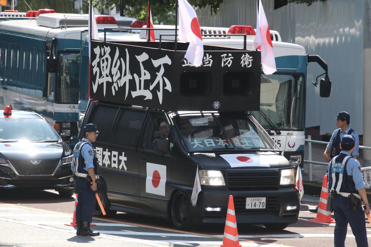 右翼街宣車エルグランド② 右翼街宣車エルグランド②