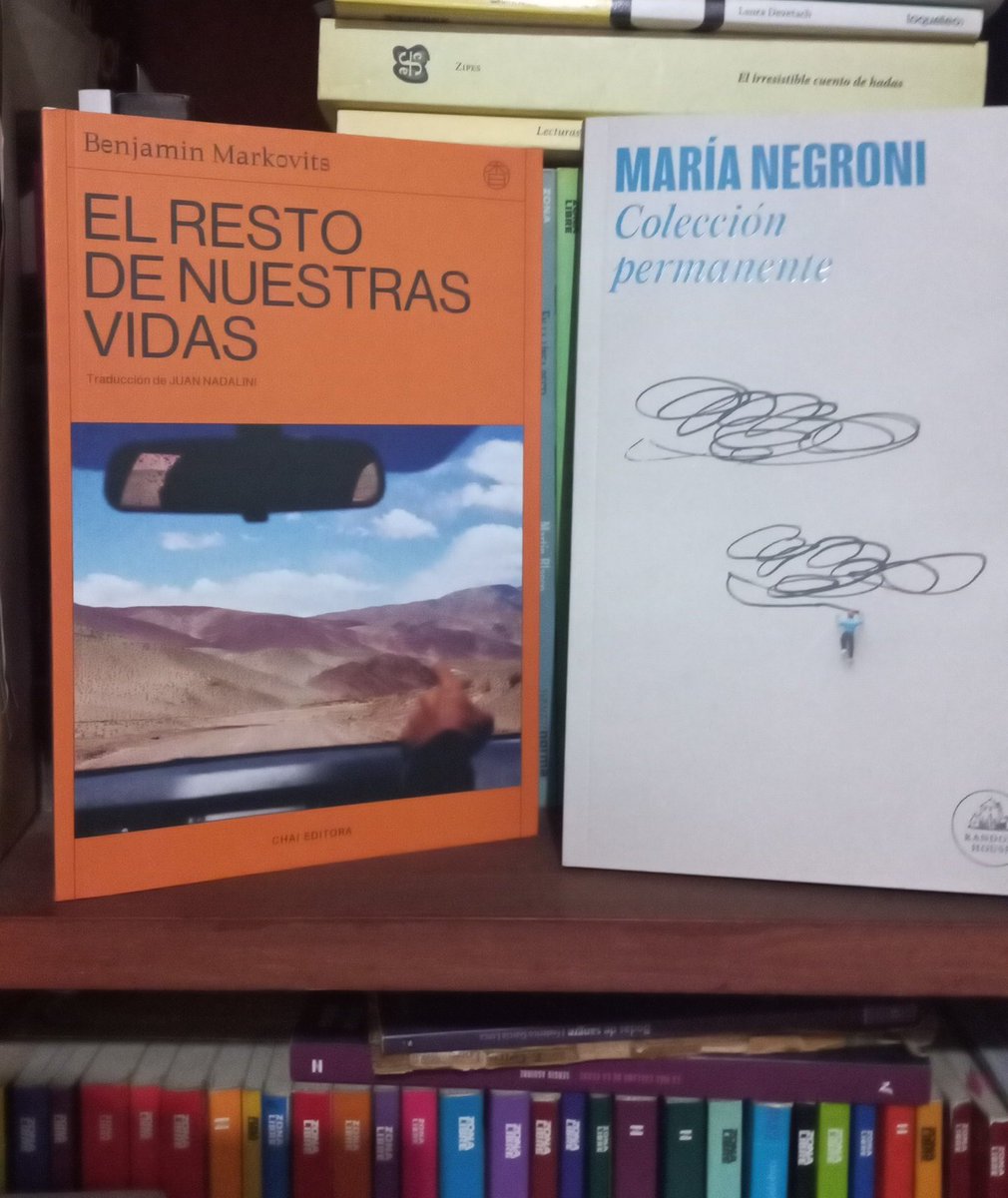 Silvana B. (@silvanabuono) on Twitter photo No puedo ir a la FED este año así que fui a la librería y me hice de estos dos. El de Negroni porque siempre es necesario y el de Markovits porque <a href="/ChaiEditora/">Chai Editora</a> siempre hace todo bien. No puedo ir a la FED este año así que fui a la librería y me hice de estos dos. El de Negroni porque siempre es necesario y el de Markovits porque <a href="/ChaiEditora/">Chai Editora</a> siempre hace todo bien.