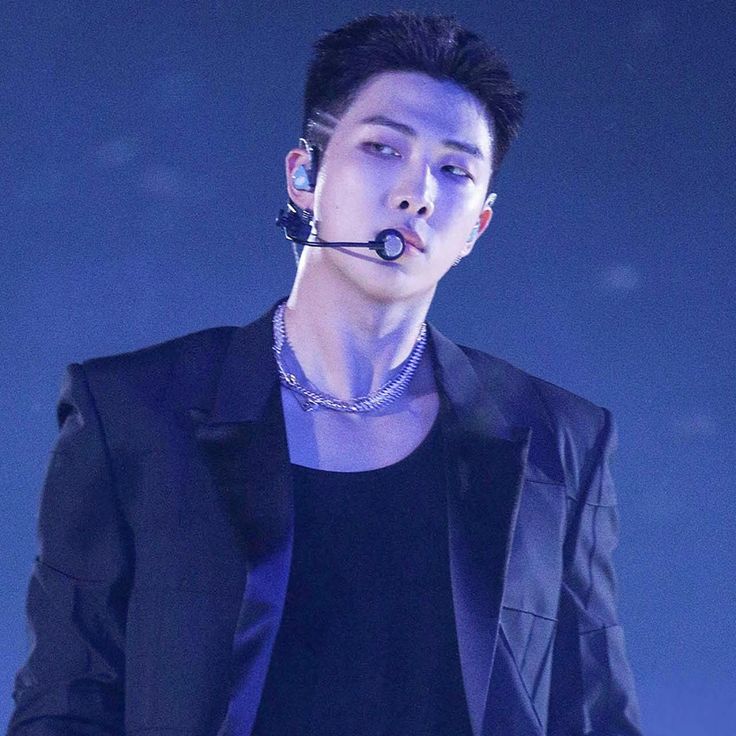 _feramarapline_'s tweet photo. 🧵 AU Namjin

Onde Kim Seokjin tem o maior FC do país dedicado a Kim Namjoon (RM) e vive chamando o rapper de "peitudo metido".

E onde Kim Namjoon decide descobrir quem é o dono da conta que vive surtando por ele… e talvez se apaixonar no caminho. https://t.co/GYVcs2saQo