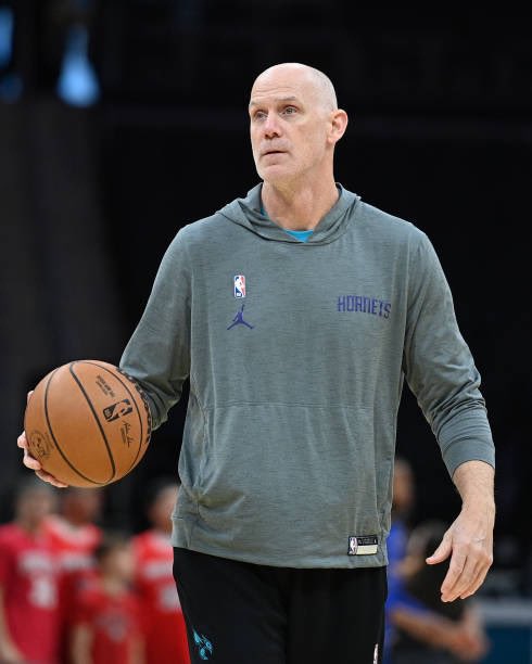 Just In: The New York Knicks are finalizing a deal to add Chris Jent as an assistant coach, league sources told <a href="/hoopshype/">HoopsHype</a>. Jent was an assistant with the Hornets last season. Jent reunites with Knicks coach Mike Brown after the two previously worked together with the Cavaliers.