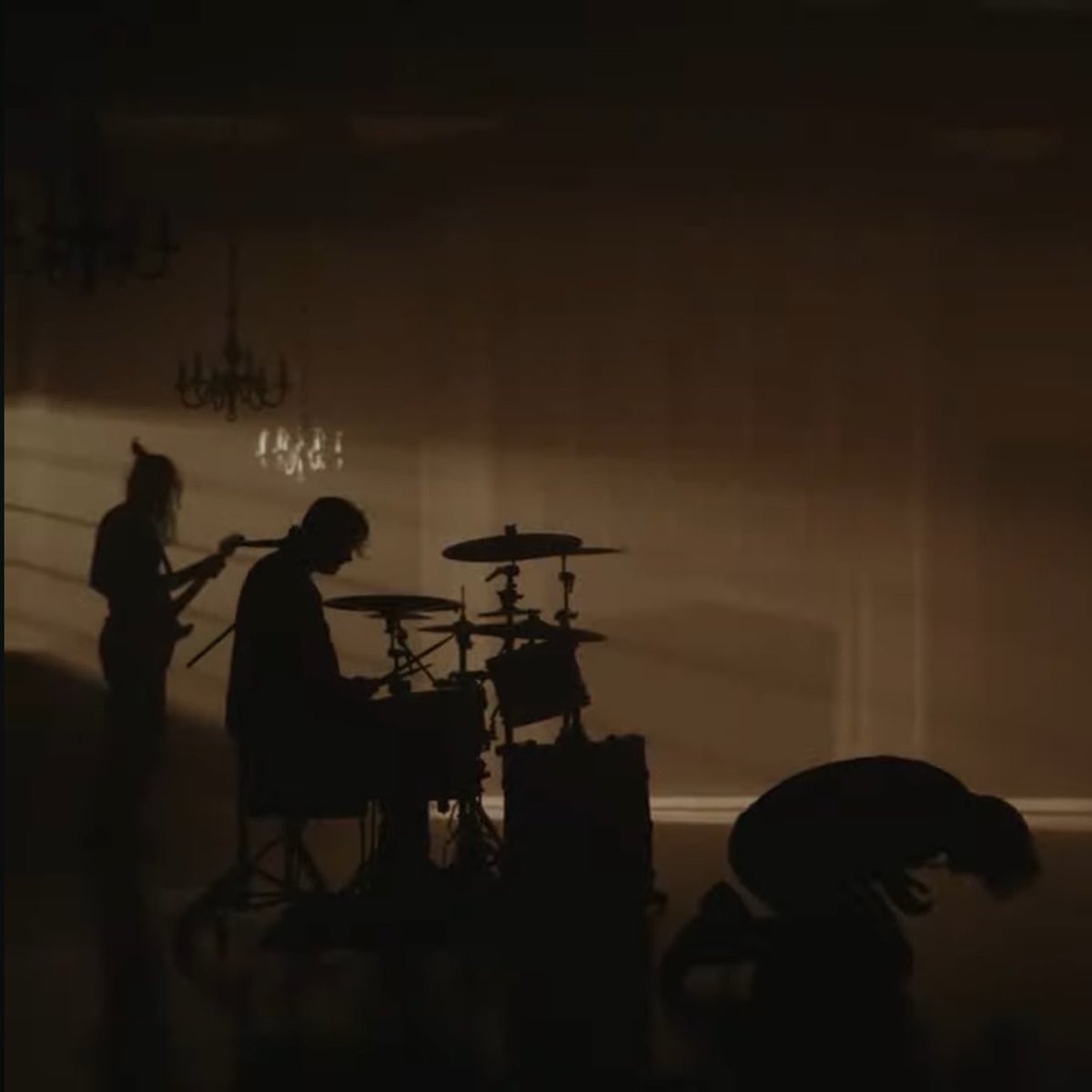 EL3CTRICHEARTS's tweet photo. BAD OMENS YOU HAVE DONE IT AGAIN https://t.co/kw4r3Waj7I