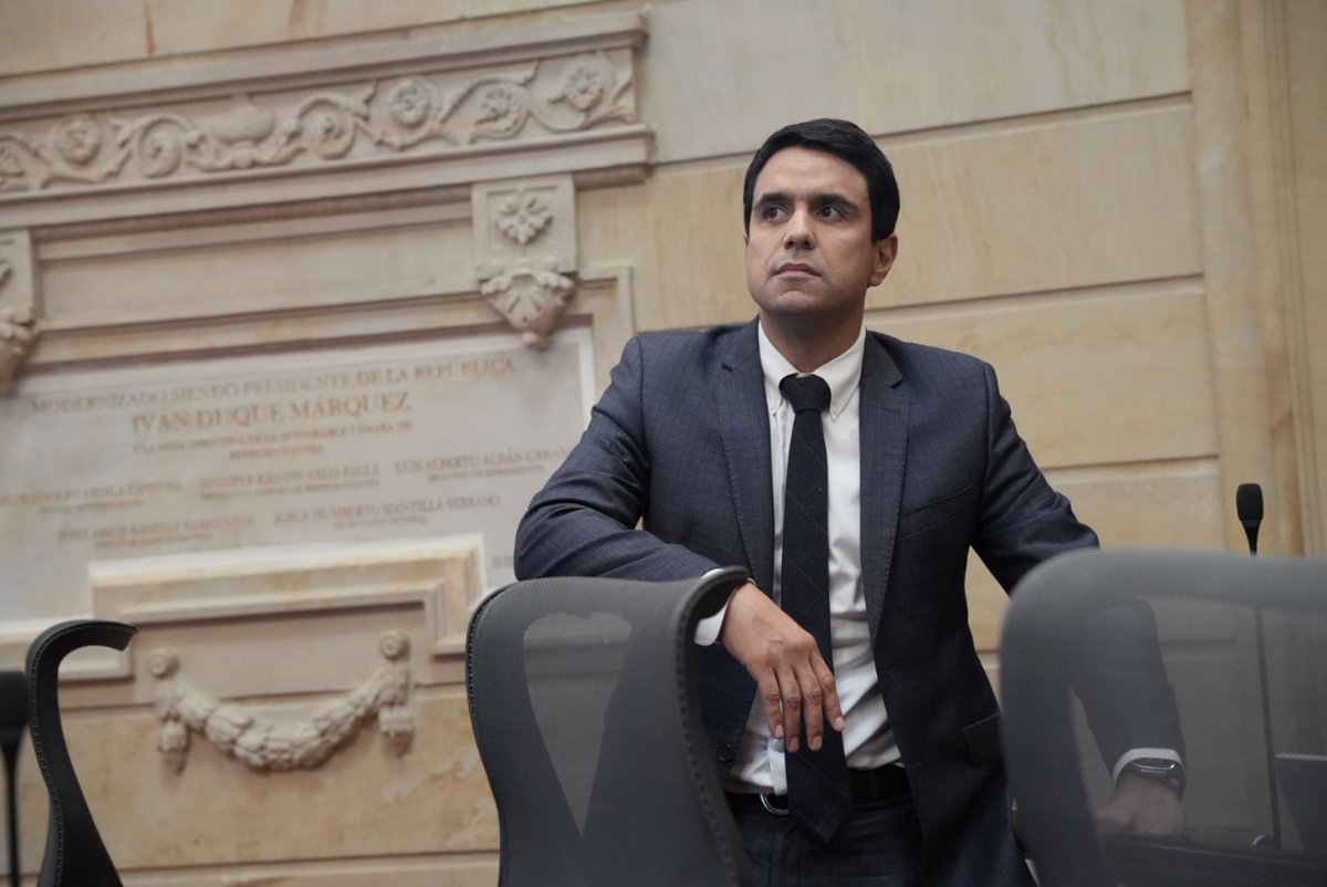 Representante <a href="/CarlosFelipeQ/">Carlos Felipe Quintero Ovalle</a>  radicó proyecto de ley para paneles solares en  viviendas de interés social y prioritario que entregue el Gobierno Nacional y plantea que el Estado asuma total o parcialmente su costo surge como respuesta al impacto de las altas tarifas eléctricas