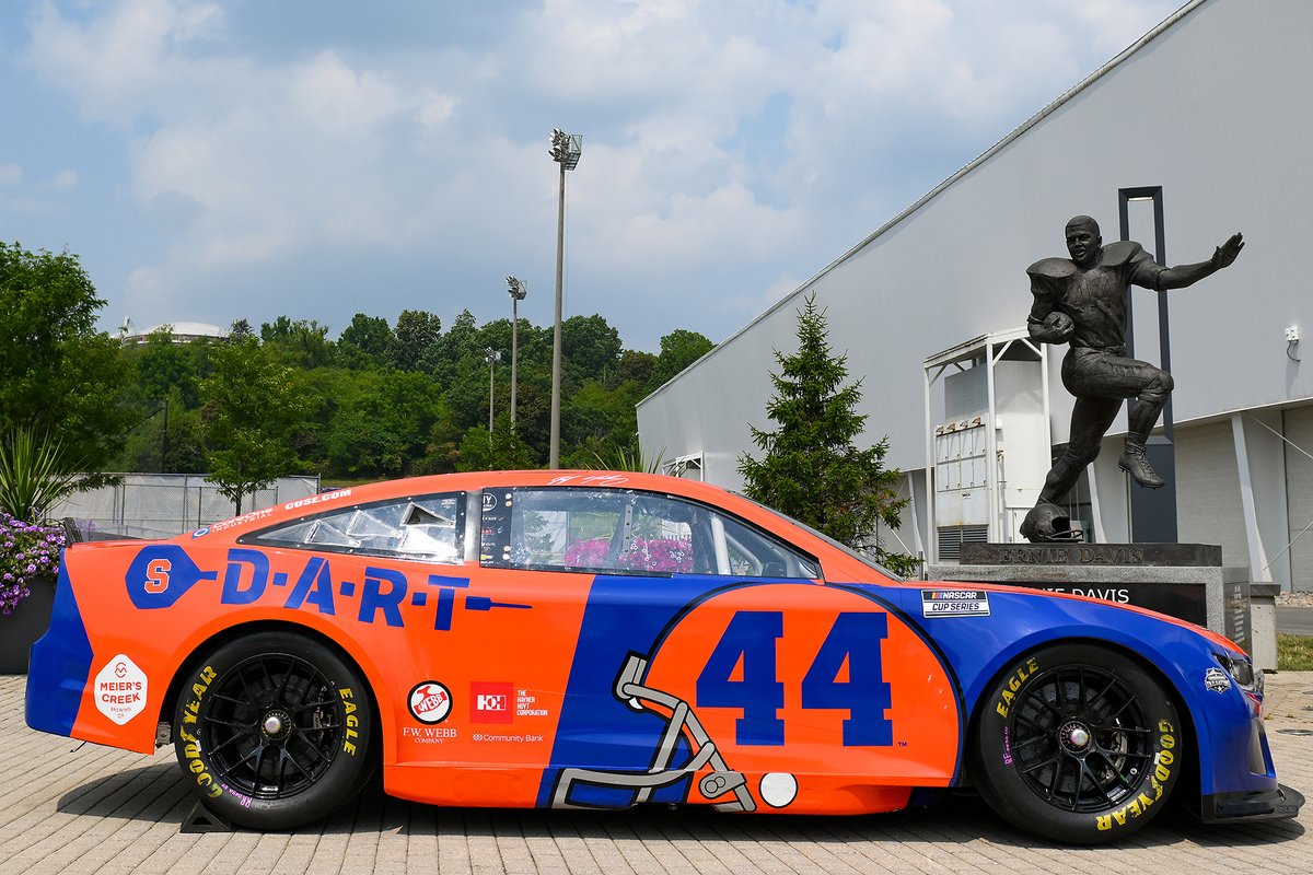 Firstteamphoto's tweet image. The @NYRacingTeam @NASCAR Cup Series #44 Chevrolet car along with driver @jjyeley1 visited the @CuseFootball practice today! #DART #Cuse