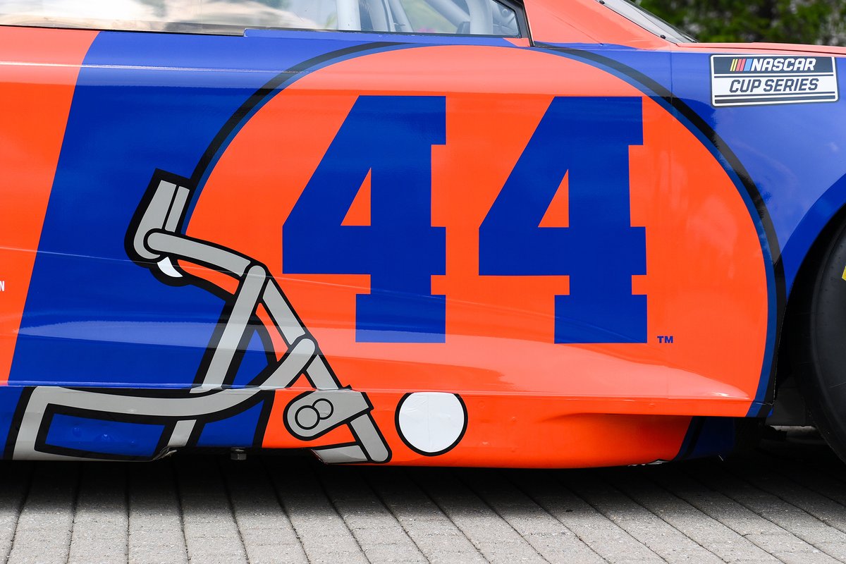 Firstteamphoto's tweet image. The @NYRacingTeam @NASCAR Cup Series #44 Chevrolet car along with driver @jjyeley1 visited the @CuseFootball practice today! #DART #Cuse