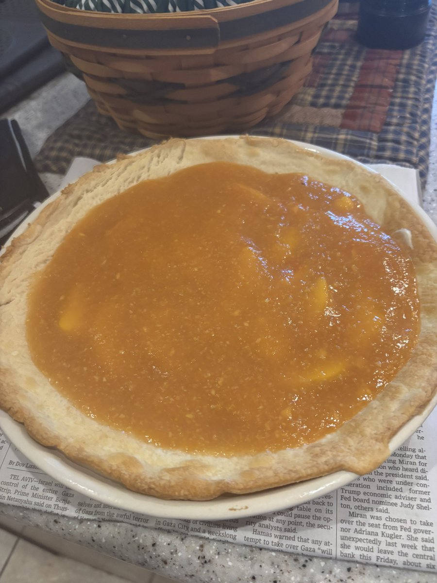 What does one do when your MO peaches are the size of softballs? Pie for tonight’s #OPLive #OPLiveNation #REELZ watch party!