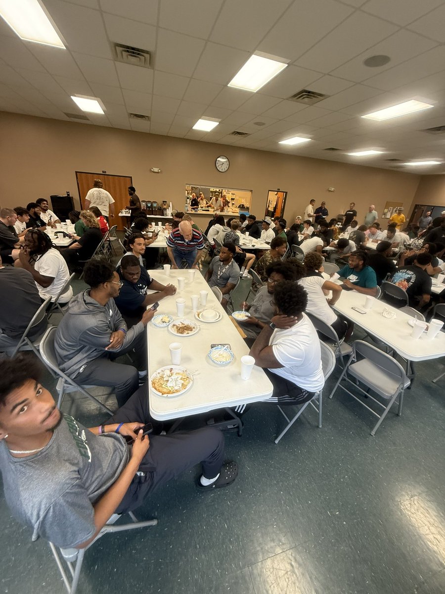 Big thanks to Faith Family Church for their heartfelt prayers and delicious food! Our athletes are fueled and uplifted because of your amazing support. 🙏🏈 
#Grateful
#ALLDAVIBEZ