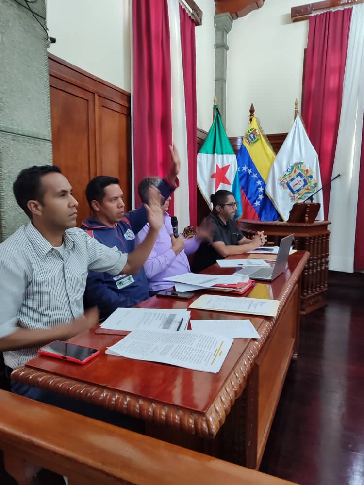 JhonatanAraque's tweet photo. ¡Mérida avanza! En sesión de 7 de Ago dimos un paso crucial la modernización de nuestro Concejo Municipal Aprobamos por unanimidad la Reforma Total del Reglamento
Estamos reestructurando nuestras comisiones para trabajar de la mano con las 7 Transformaciones del Plan de la Patria https://t.co/vhYgxjvPbI
